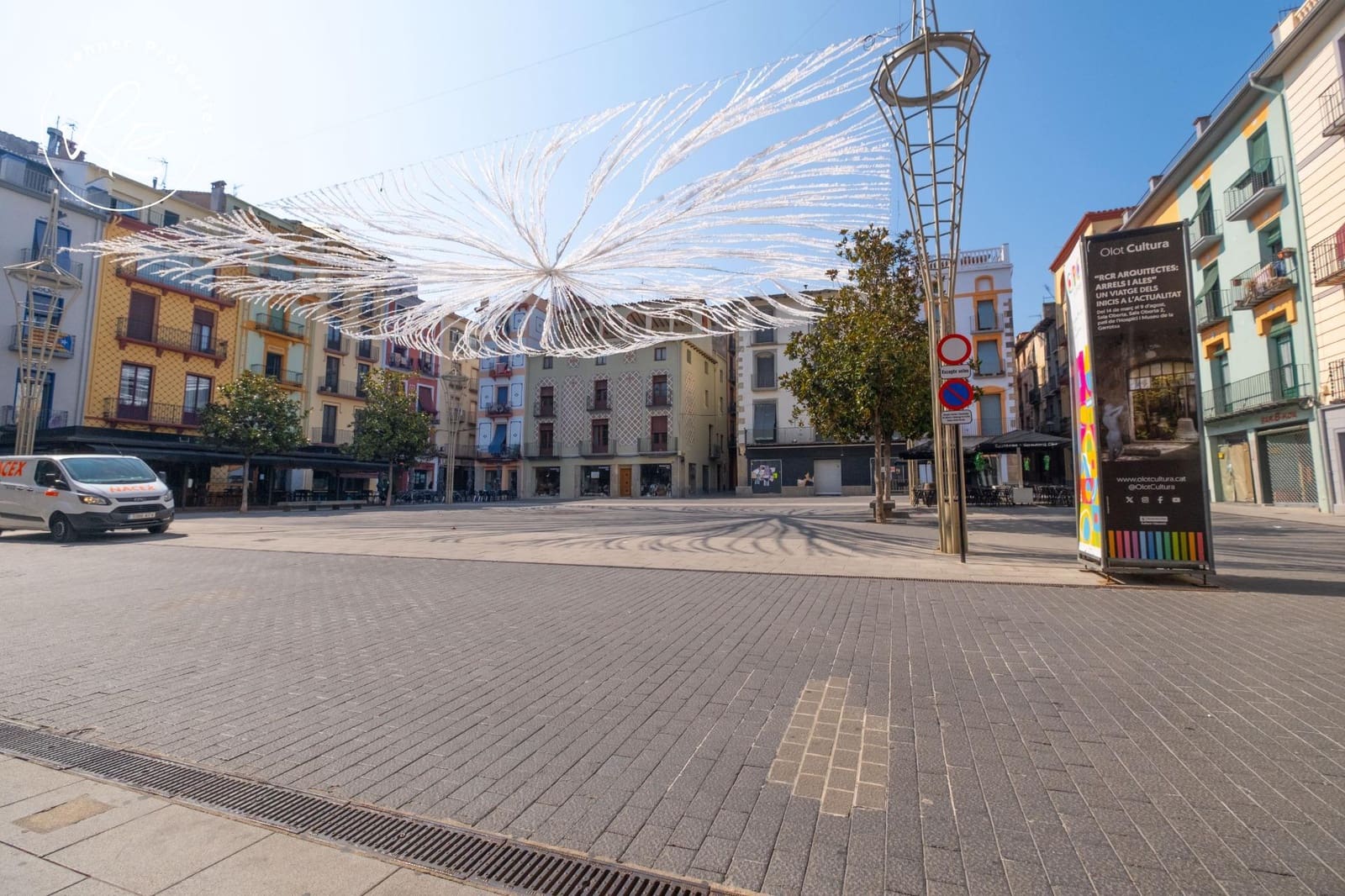 6 bedroom Commercial for sale in Olot - € 130,000 (Ref: 10015597)