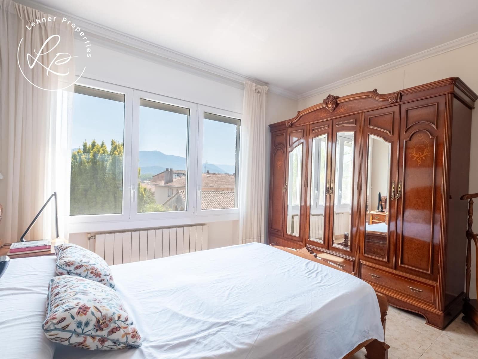 6 chambre Villa/Maison à vendre à Olot avec garage - 990 000 € (Ref: 10041144)