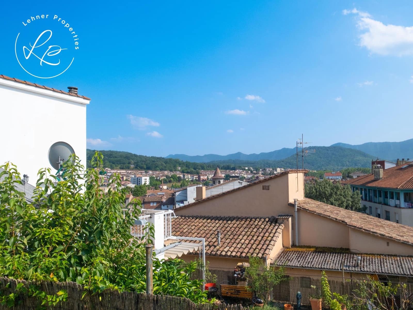 6 chambre Villa/Maison à vendre à Olot avec garage - 990 000 € (Ref: 10041144)
