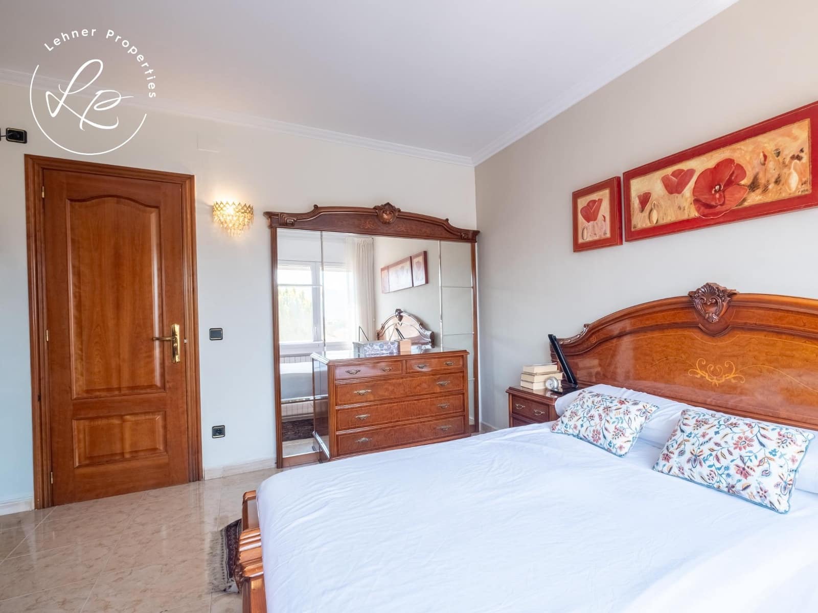 6 chambre Villa/Maison à vendre à Olot avec garage - 990 000 € (Ref: 10041144)