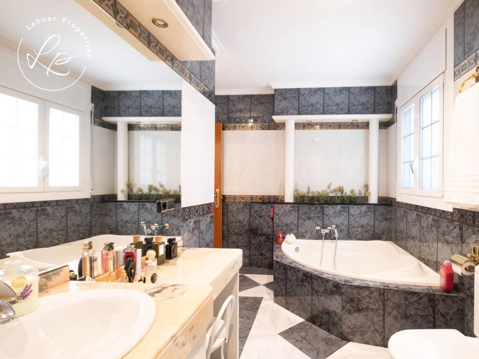 6 chambre Villa/Maison à vendre à Olot avec garage - 990 000 € (Ref: 10041144)