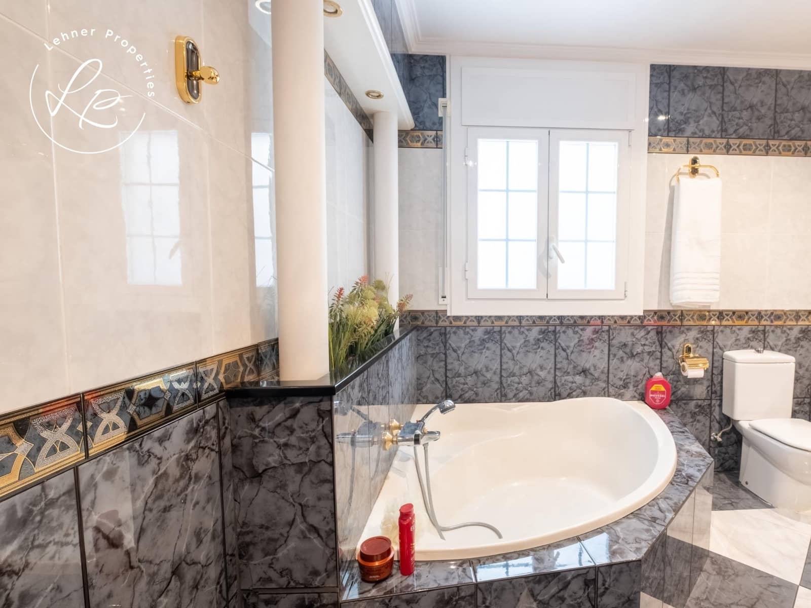 6 chambre Villa/Maison à vendre à Olot avec garage - 990 000 € (Ref: 10041144)