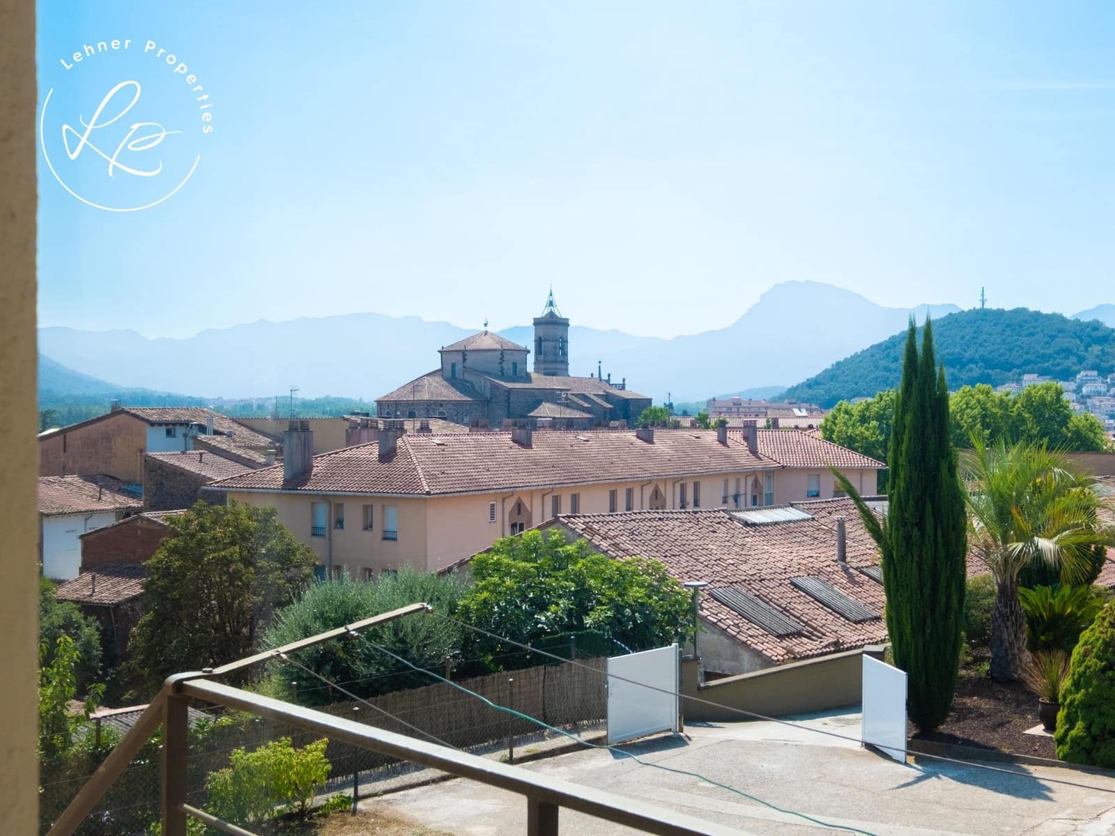 6 chambre Villa/Maison à vendre à Olot avec garage - 990 000 € (Ref: 10041144)