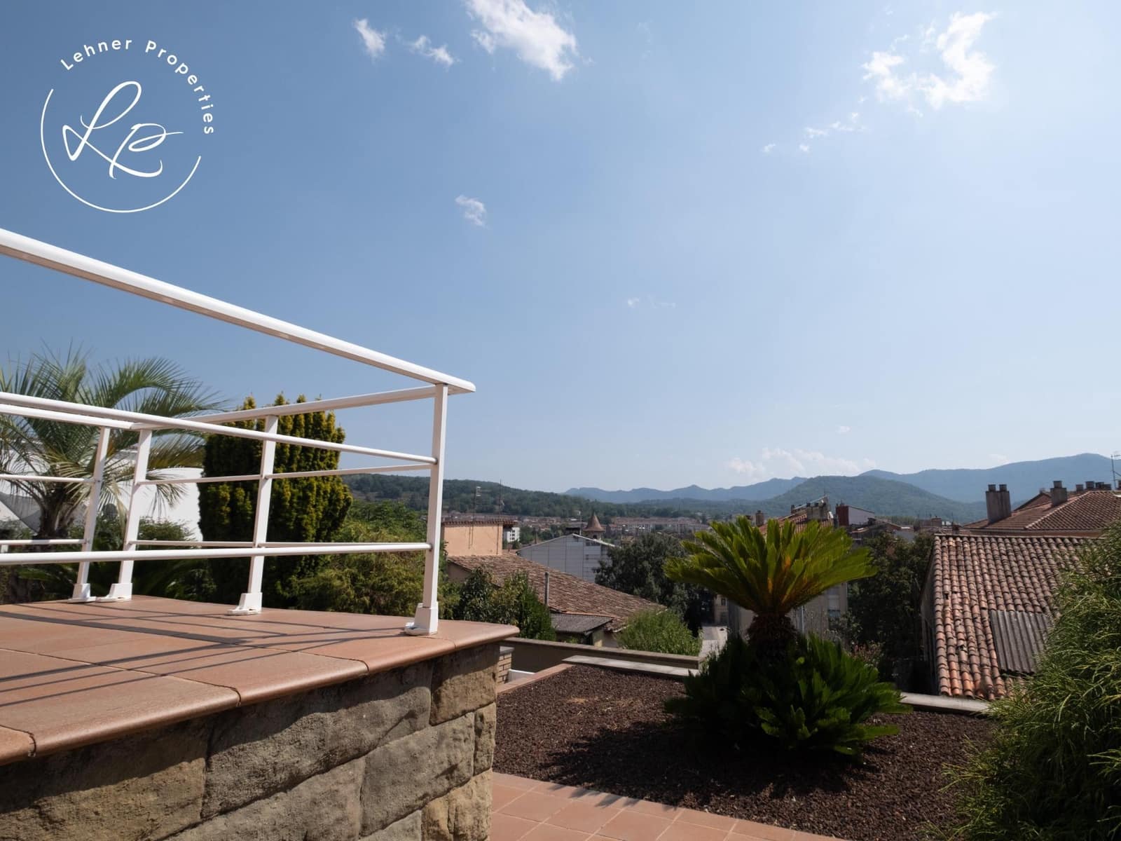 6 chambre Villa/Maison à vendre à Olot avec garage - 990 000 € (Ref: 10041144)