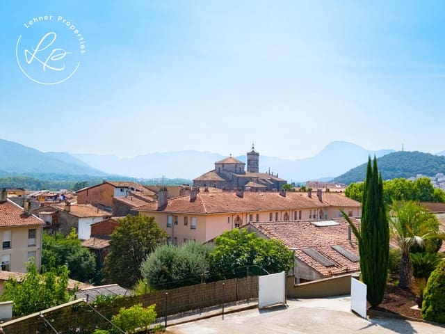 6 chambre Villa/Maison à vendre à Olot avec garage - 990 000 € (Ref: 10041144)