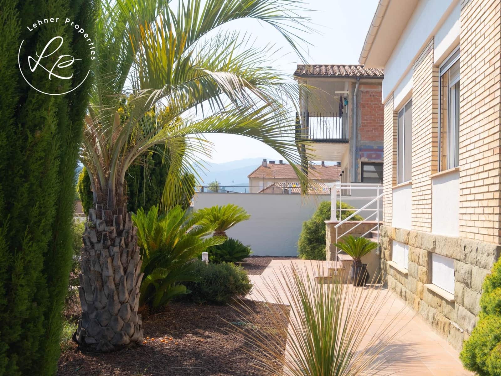 6 chambre Villa/Maison à vendre à Olot avec garage - 990 000 € (Ref: 10041144)