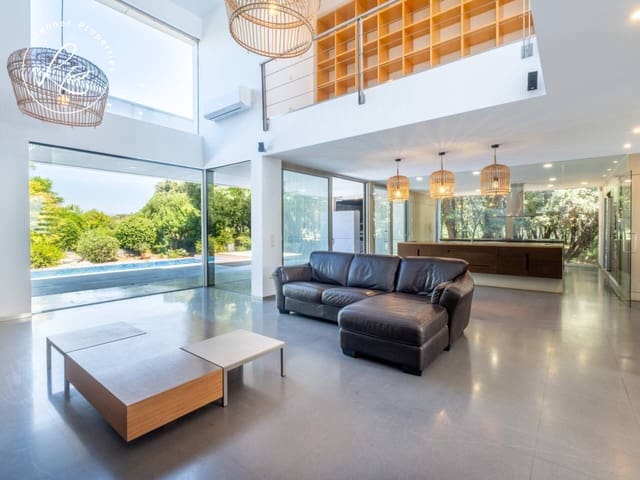 5 soverom Villa til salgs i Avinyonet de Puigventós med svømmebasseng garasje - € 998 000 (Ref: 9037661)