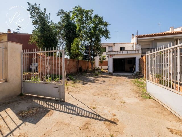 4 soveværelse Semi-Rækkehus til salg i Figueres med garage - € 235.000 (Ref: 9118482)