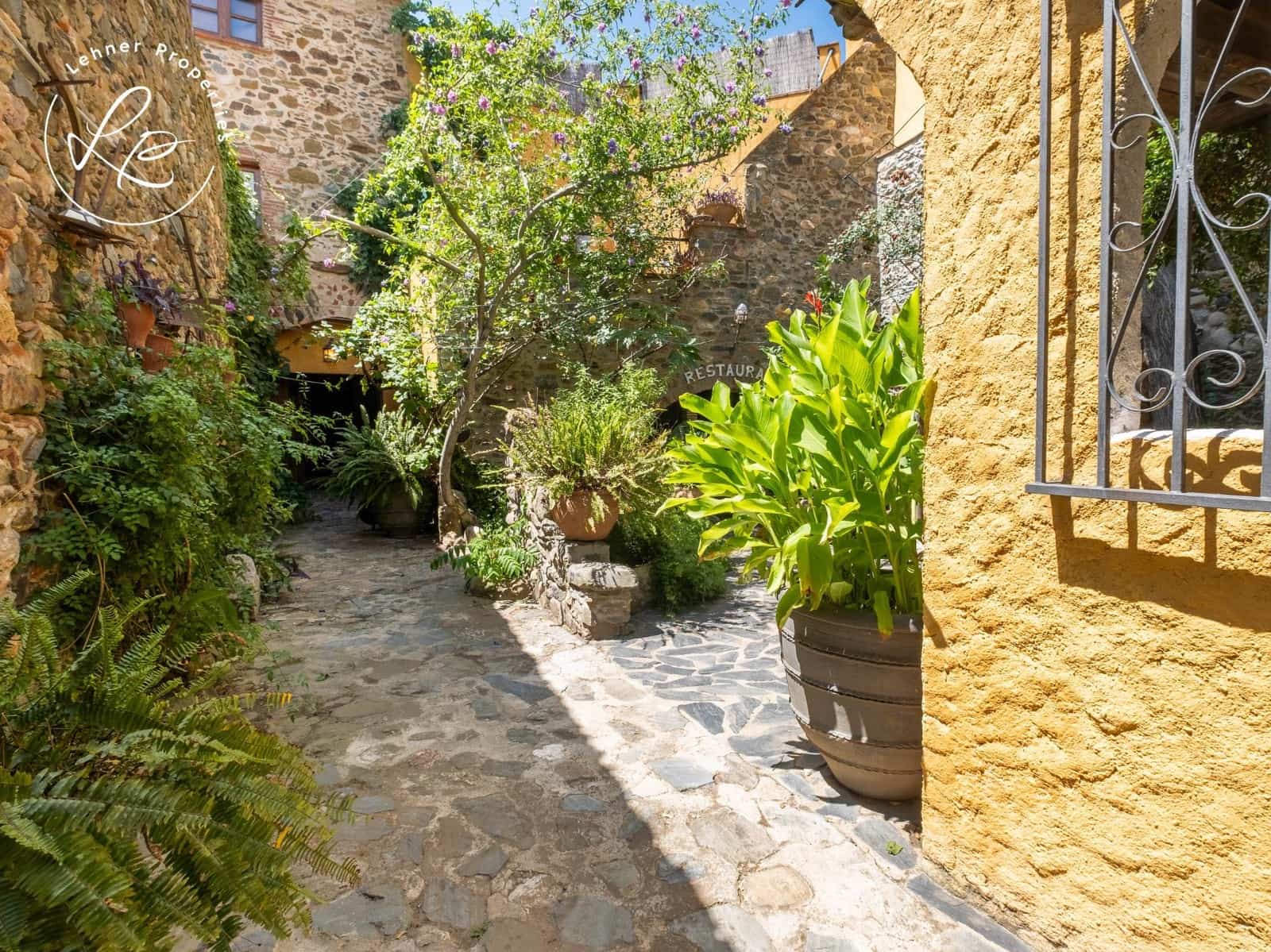 3 bedroom Townhouse for sale in Garriguella - € 450,000 (Ref: 9431677)
