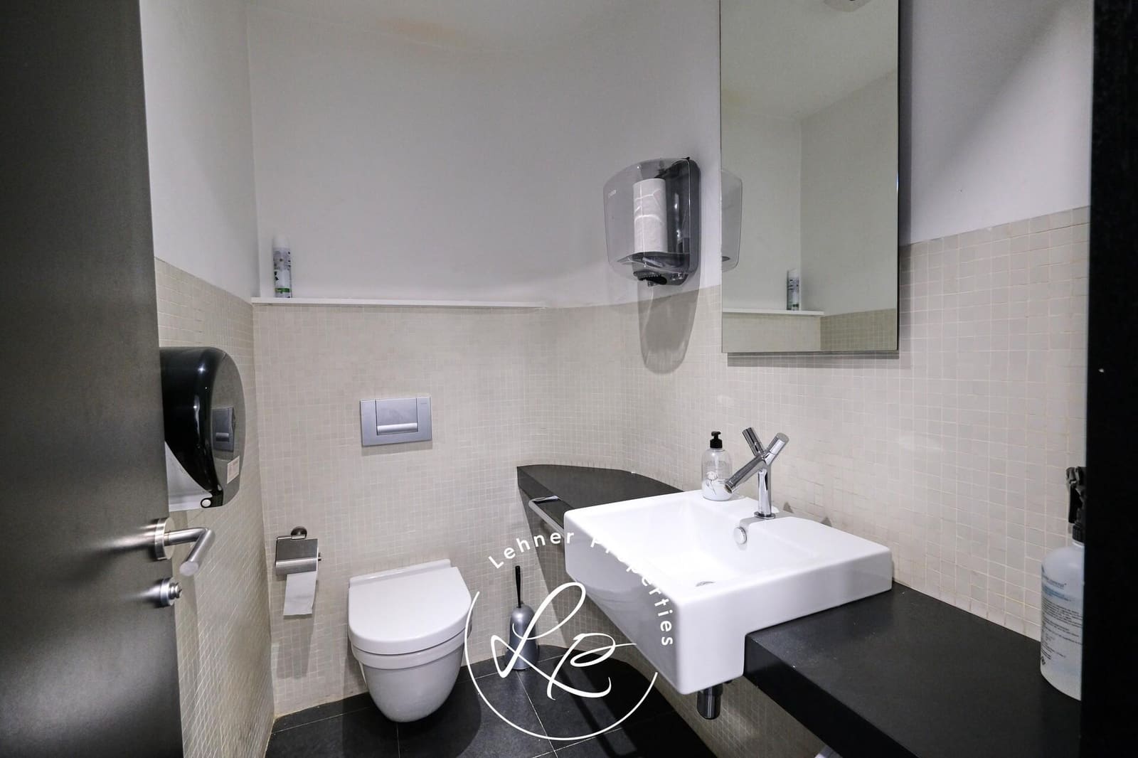 Commercial for sale in Figueres - € 380,000 (Ref: 9431678)