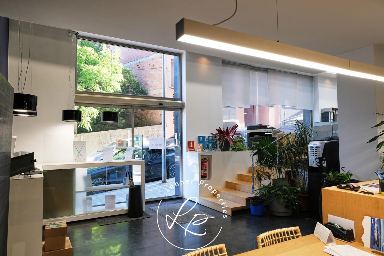 Commercial for sale in Figueres - € 380,000 (Ref: 9431678)