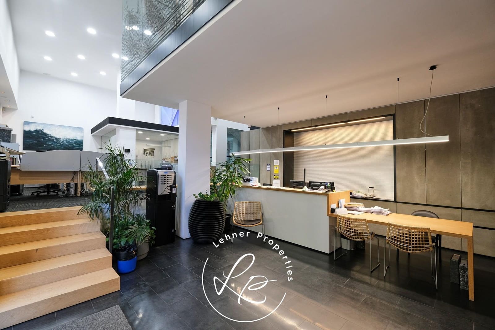 Commercial for sale in Figueres - € 380,000 (Ref: 9431678)