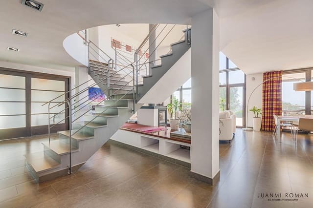 4 bedroom Villa for sale in Pau with garage - € 1,200,000 (Ref: 9431681)