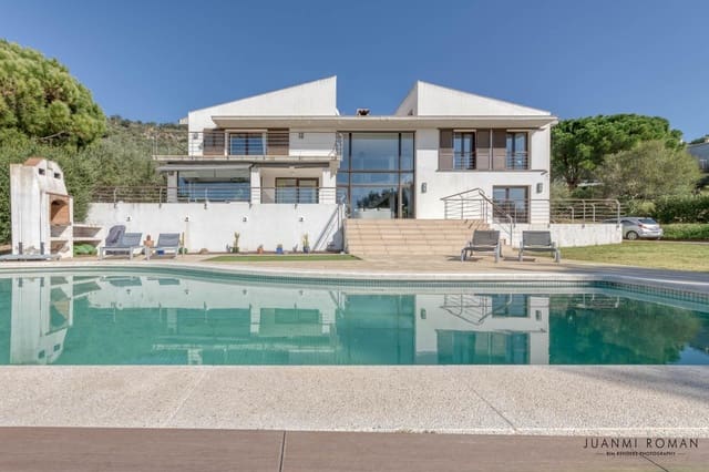 4 bedroom Villa for sale in Pau with garage - € 1,200,000 (Ref: 9431681)