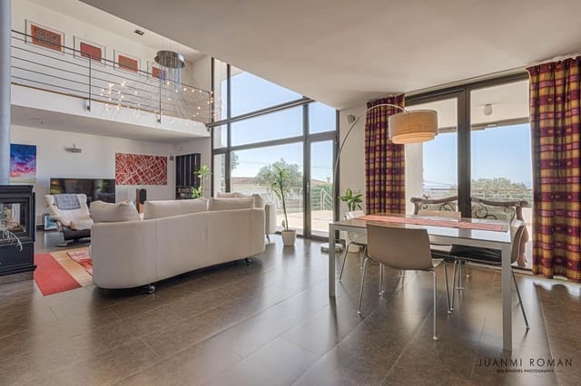 4 bedroom Villa for sale in Pau with garage - € 1,200,000 (Ref: 9431681)