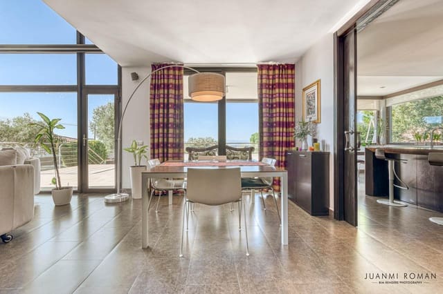 4 bedroom Villa for sale in Pau with garage - € 1,200,000 (Ref: 9431681)