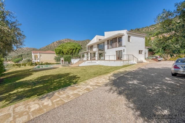 4 bedroom Villa for sale in Pau with garage - € 1,200,000 (Ref: 9431681)