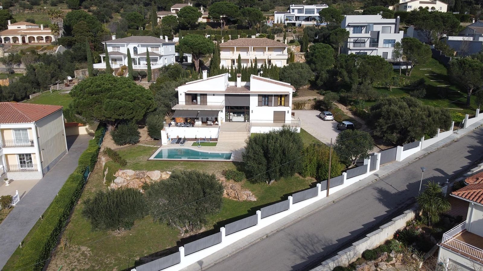 4 Zimmer Villa zu verkaufen in Pau mit Garage - 1.200.000 € (Ref: 9431681)