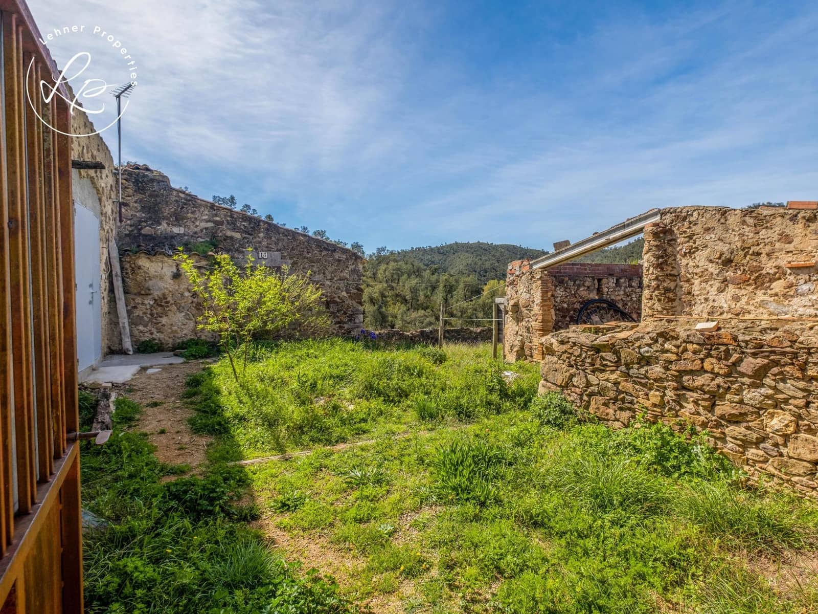 3 sypialnia Finka/Dom wiejski na sprzedaż w Darnius z garażem - 450 000 € (Ref: 9431685)