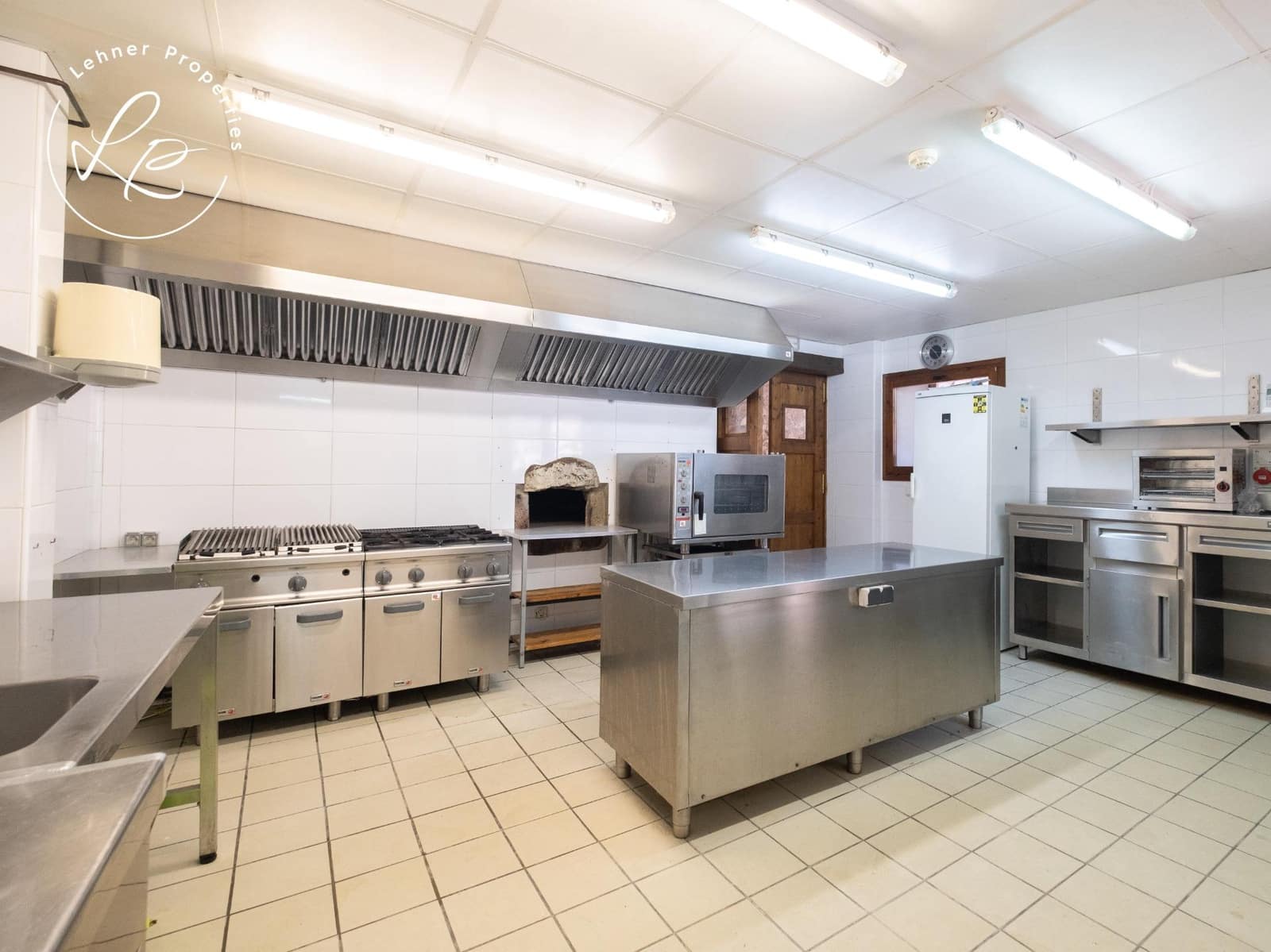 9 bedroom Finca/Country House for sale in La Vall de Bianya with garage - € 1,000,000 (Ref: 9431687)