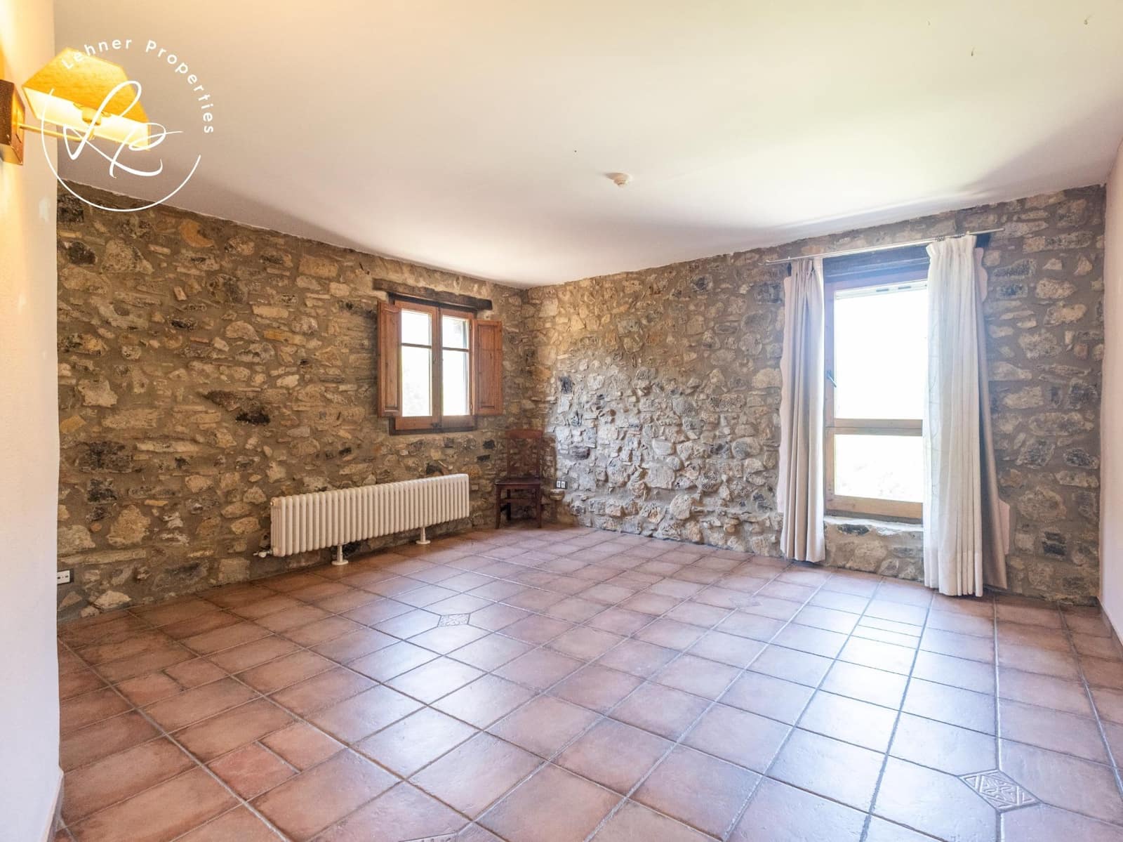 9 bedroom Finca/Country House for sale in La Vall de Bianya with garage - € 1,000,000 (Ref: 9431687)