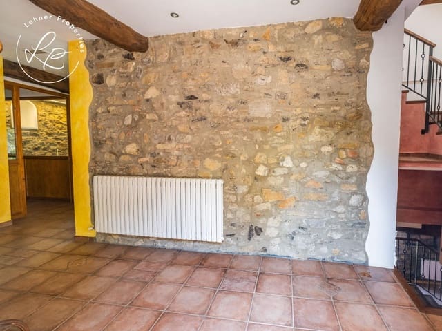 9 slaapkamer Finca/Landhuis te koop in La Vall de Bianya met garage - € 1.000.000 (Ref: 9431687)