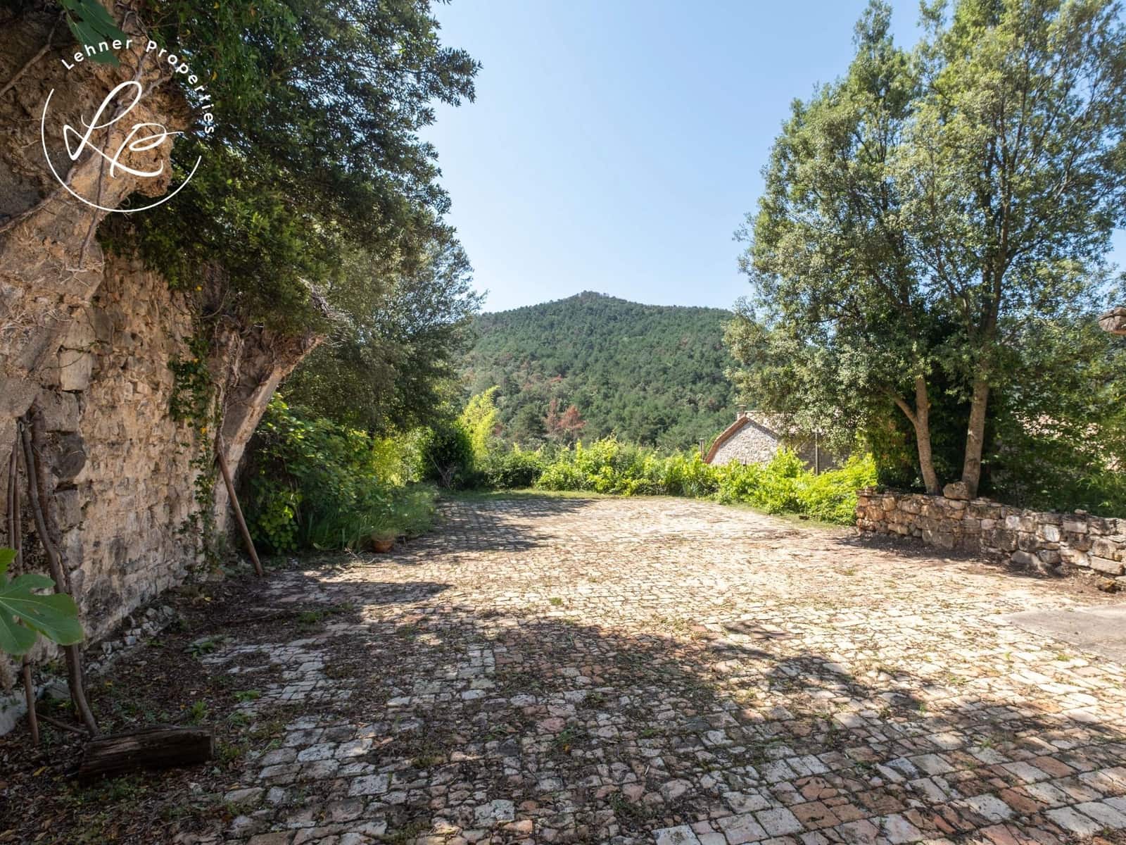 9 bedroom Finca/Country House for sale in La Vall de Bianya with garage - € 1,000,000 (Ref: 9431687)