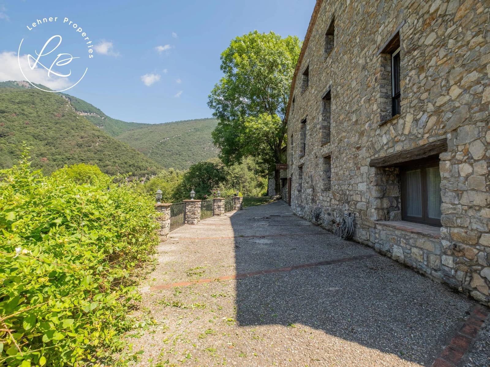 9 bedroom Finca/Country House for sale in La Vall de Bianya with garage - € 1,000,000 (Ref: 9431687)
