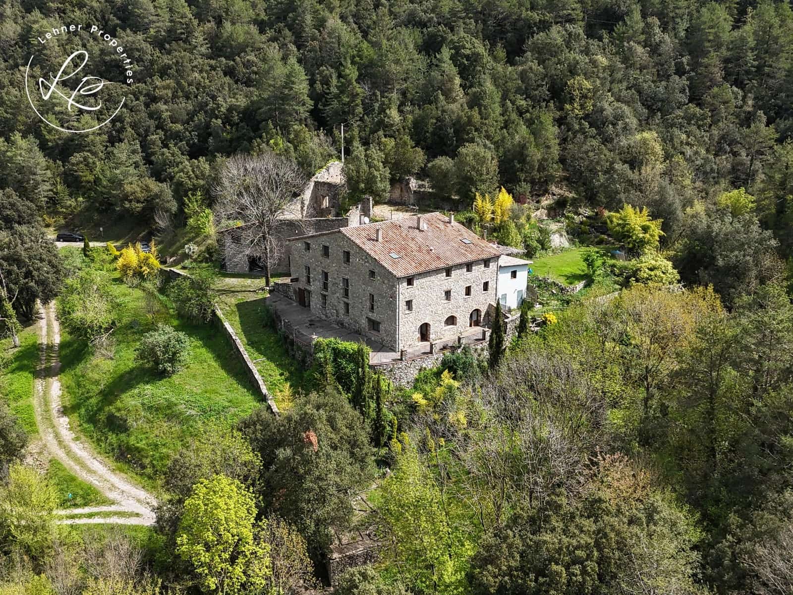 9 bedroom Finca/Country House for sale in La Vall de Bianya with garage - € 1,000,000 (Ref: 9431687)
