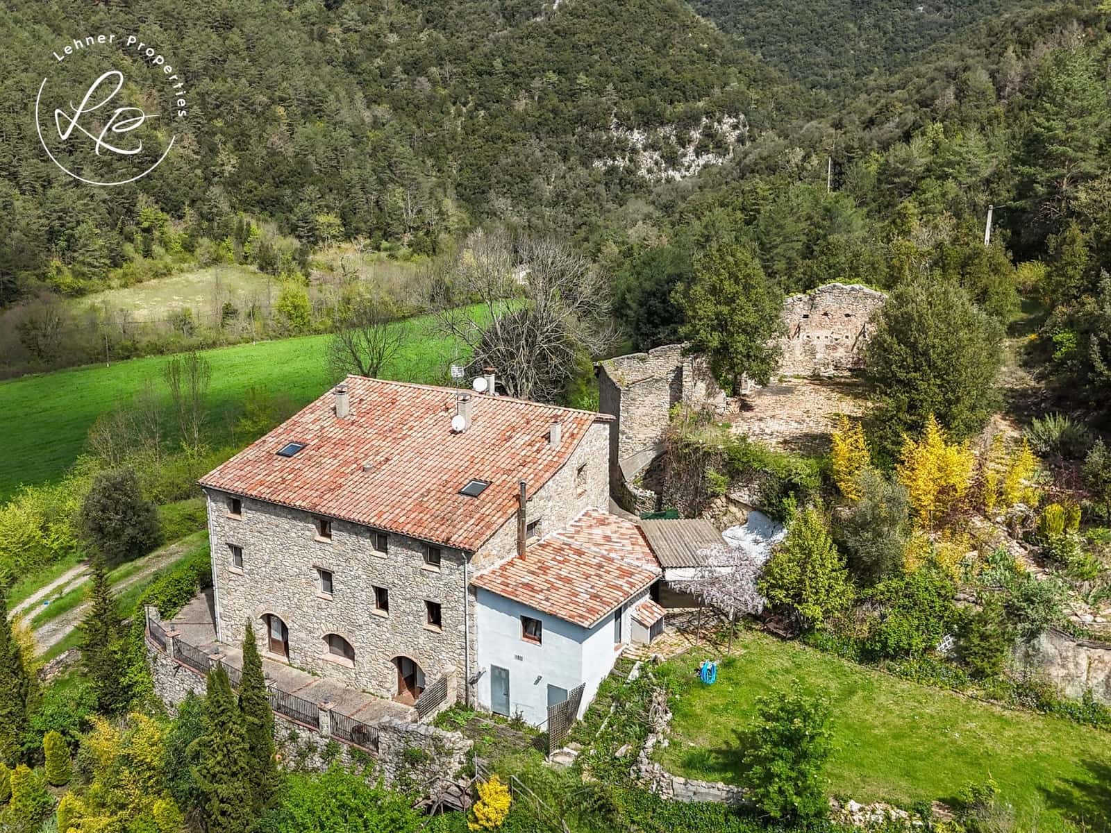9 bedroom Finca/Country House for sale in La Vall de Bianya with garage - € 1,000,000 (Ref: 9431687)