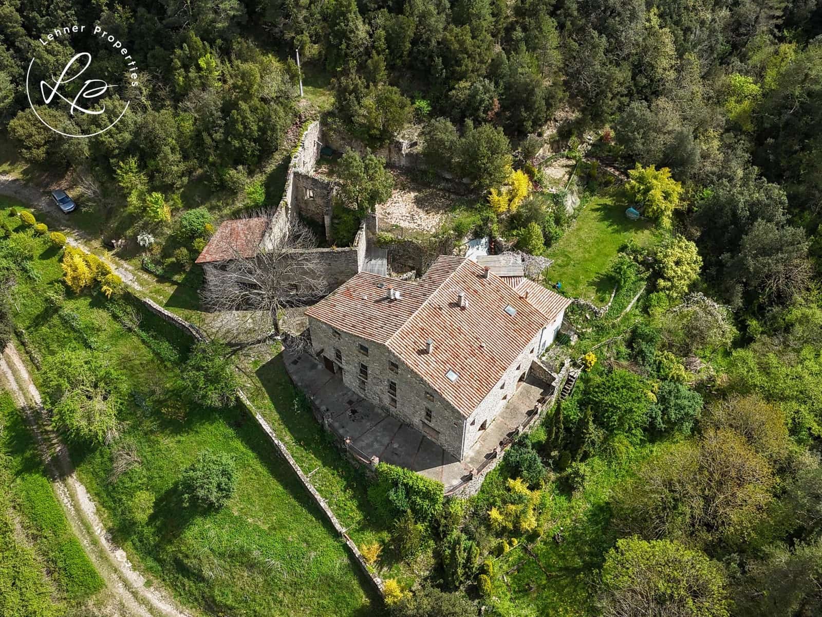 9 bedroom Finca/Country House for sale in La Vall de Bianya with garage - € 1,000,000 (Ref: 9431687)