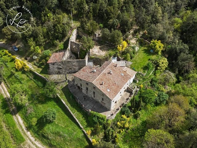 9 soveværelse Finca/Landehus til salg i La Vall de Bianya med garage - € 1.000.000 (Ref: 9431687)