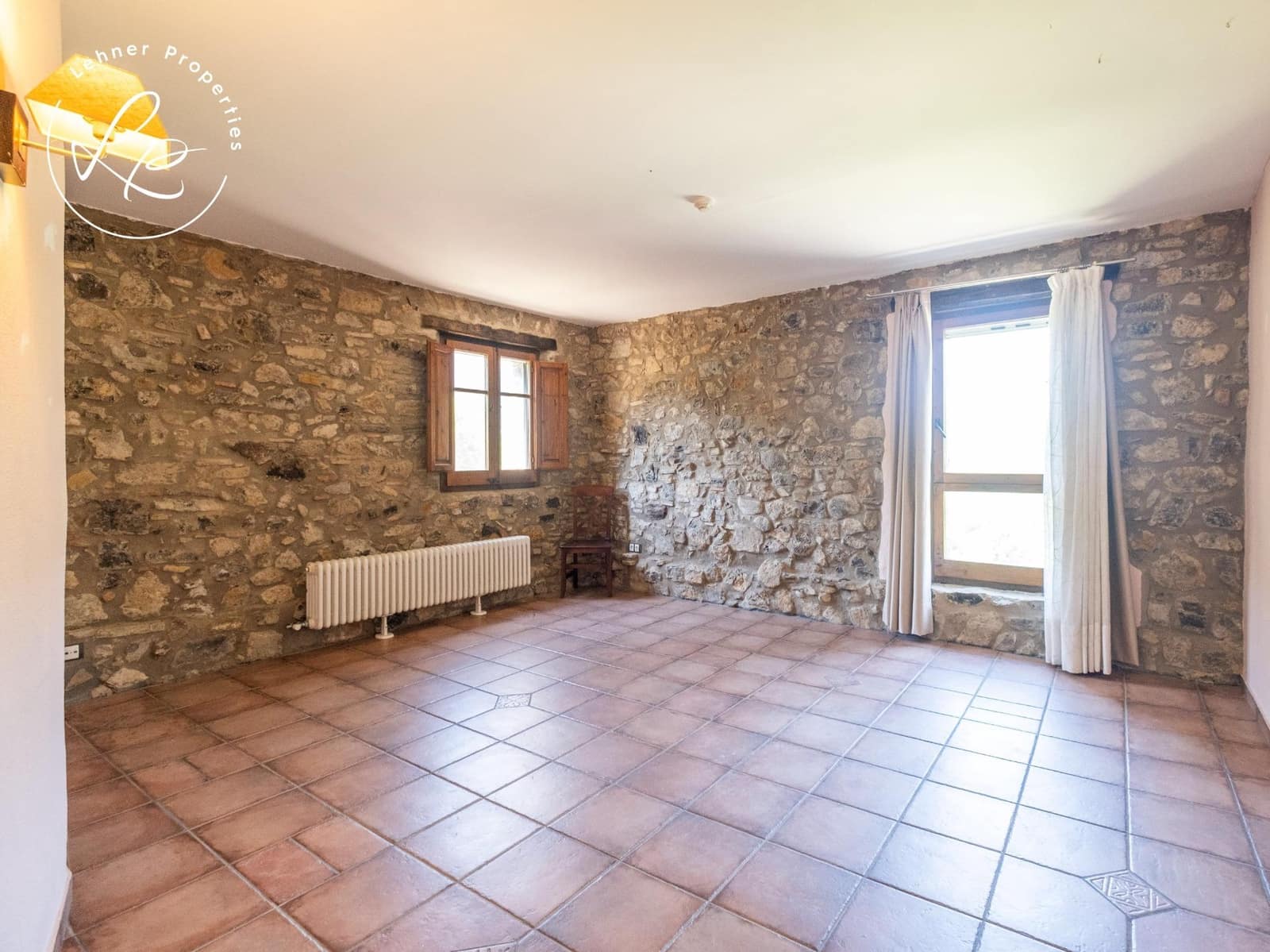 9 soverom Finca/Herregård til salgs i La Vall de Bianya med garasje - € 1 000 000 (Ref: 9431687)