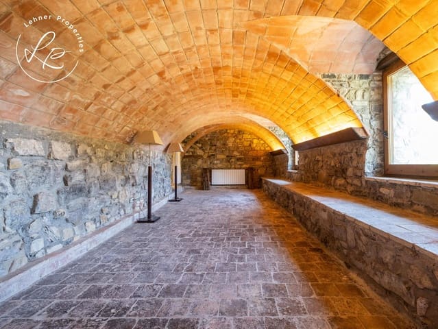 9 bedroom Finca/Country House for sale in La Vall de Bianya with garage - € 1,000,000 (Ref: 9431687)
