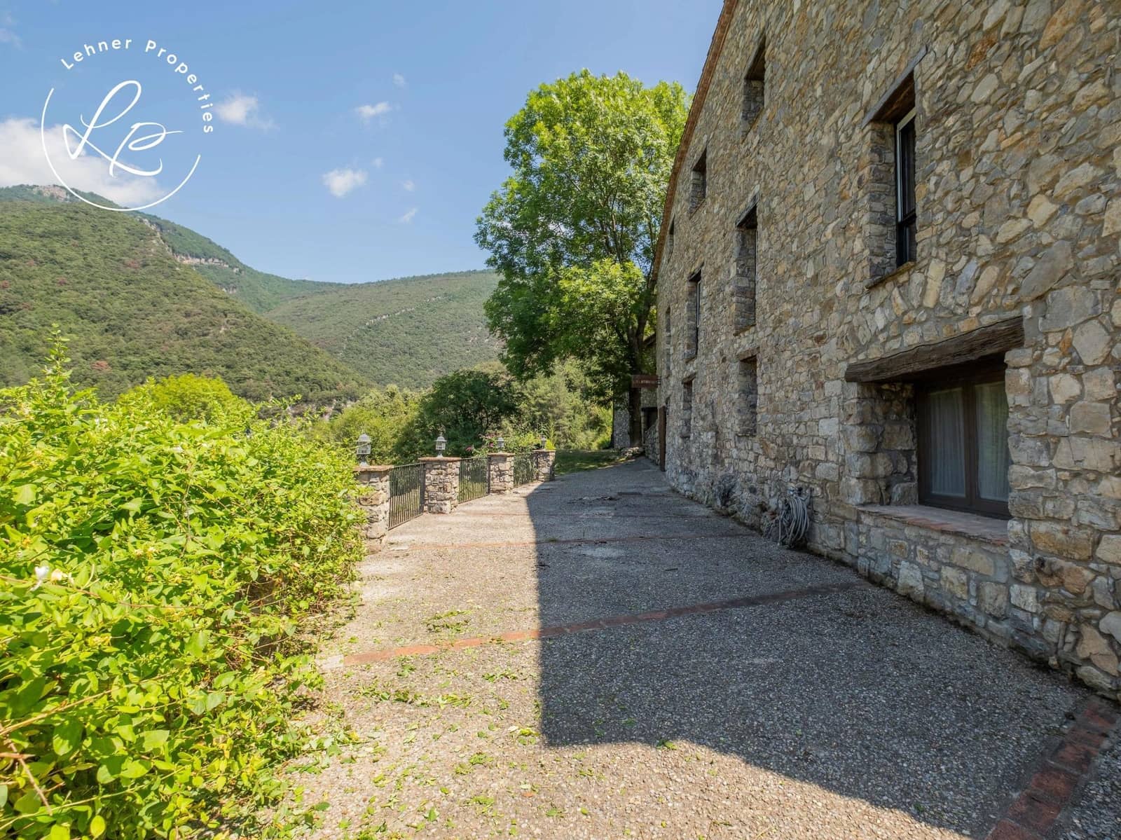 9 soverom Finca/Herregård til salgs i La Vall de Bianya med garasje - € 1 000 000 (Ref: 9431687)
