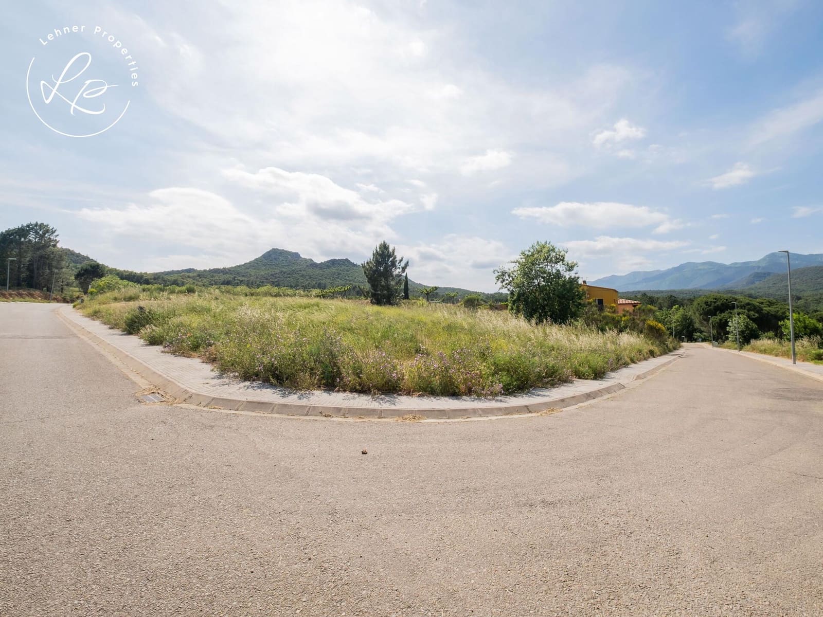 Mark till salu i Darnius - 57 000 € (Ref: 9431690)