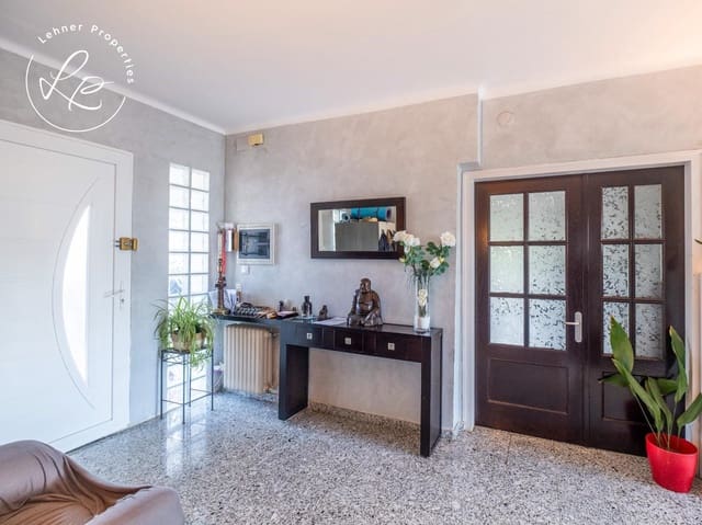 Chalet de 4 habitaciones en Empuriabrava, Castelló d'Empúries en venta - 795.000 € (Ref: 9431691)