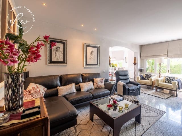 4 sovrum Villa till salu i Empuriabrava, Castelló d'Empúries med pool garage - 795 000 € (Ref: 9431691)