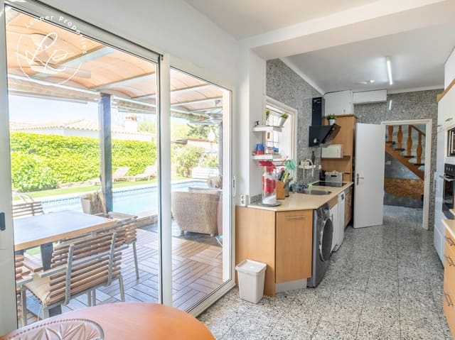 4 sovrum Villa till salu i Empuriabrava, Castelló d'Empúries med pool garage - 795 000 € (Ref: 9431691)