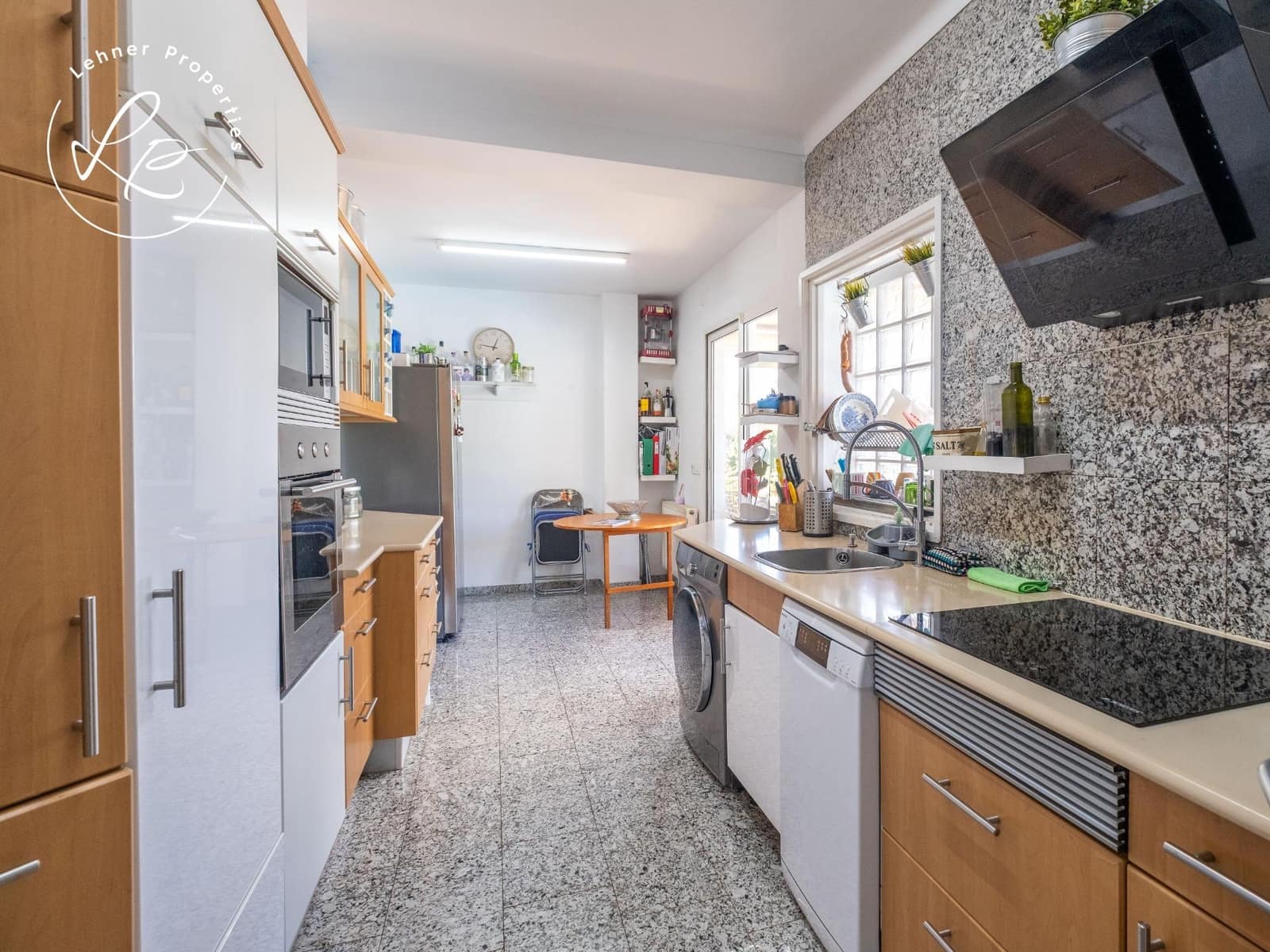 4 sypialnia Willa na sprzedaż w Empuriabrava z basenem garażem - 795 000 € (Ref: 9431691)