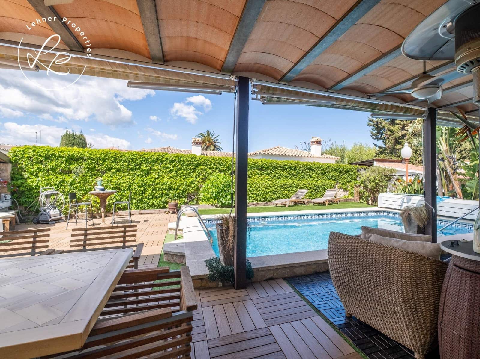 4 sypialnia Willa na sprzedaż w Empuriabrava z basenem garażem - 795 000 € (Ref: 9431691)