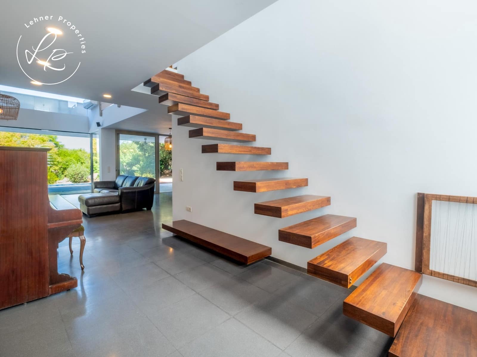 5 slaapkamer Finca/Landhuis te koop in Avinyonet de Puigventos met zwembad garage - € 895.000 (Ref: 9431692)