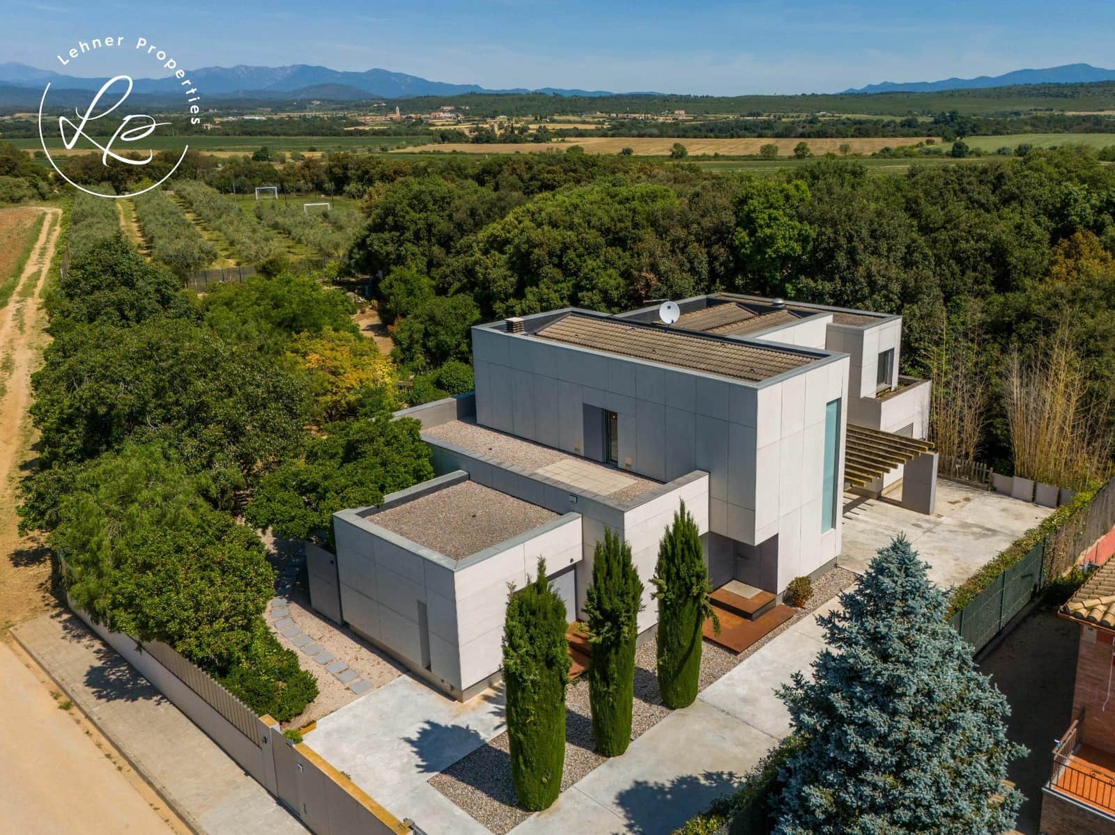 5 slaapkamer Finca/Landhuis te koop in Avinyonet de Puigventos met zwembad garage - € 895.000 (Ref: 9431692)