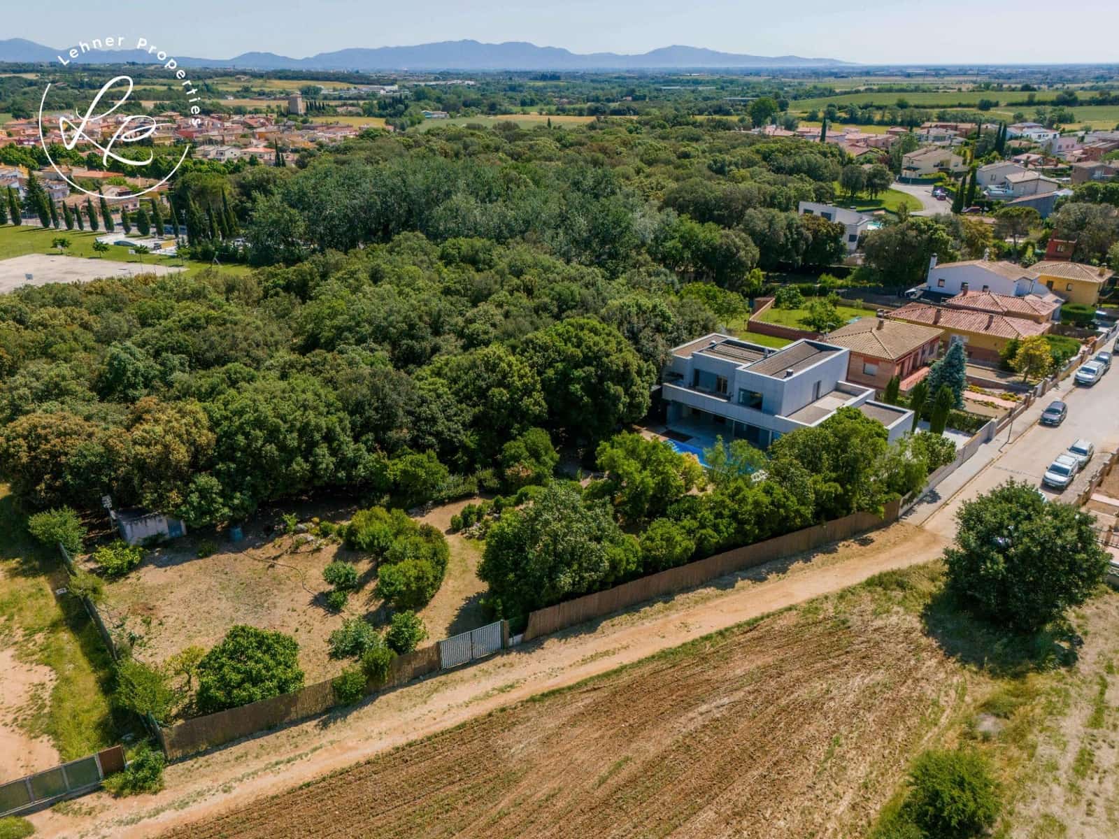 5 slaapkamer Finca/Landhuis te koop in Avinyonet de Puigventos met zwembad garage - € 895.000 (Ref: 9431692)