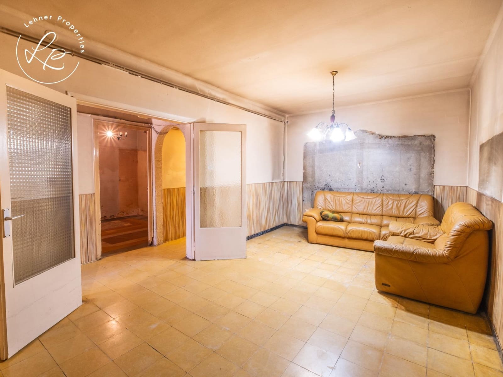 4 bedroom Villa for sale in Figueres with garage - € 205,000 (Ref: 9431694)