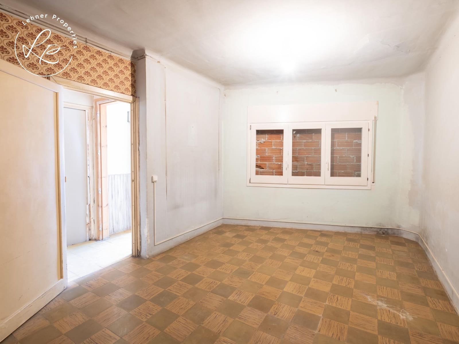 4 bedroom Villa for sale in Figueres with garage - € 205,000 (Ref: 9431694)