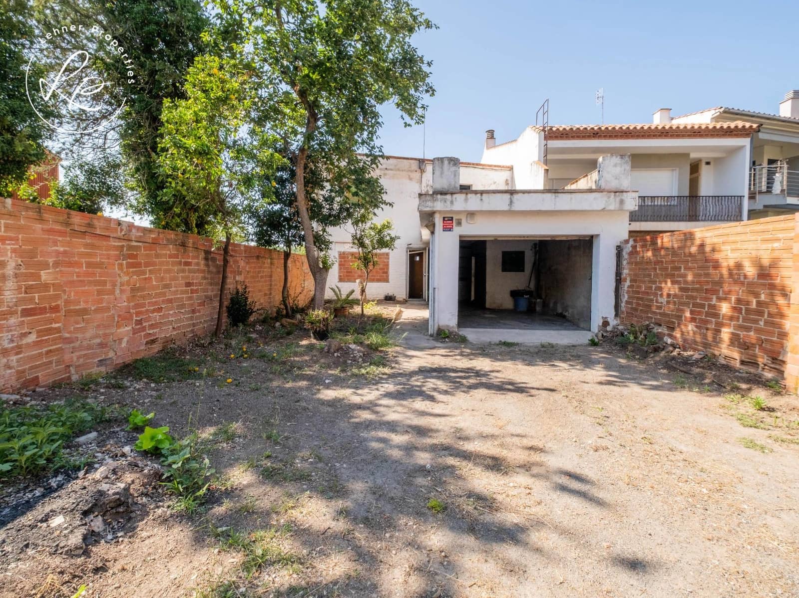 4 bedroom Villa for sale in Figueres with garage - € 205,000 (Ref: 9431694)