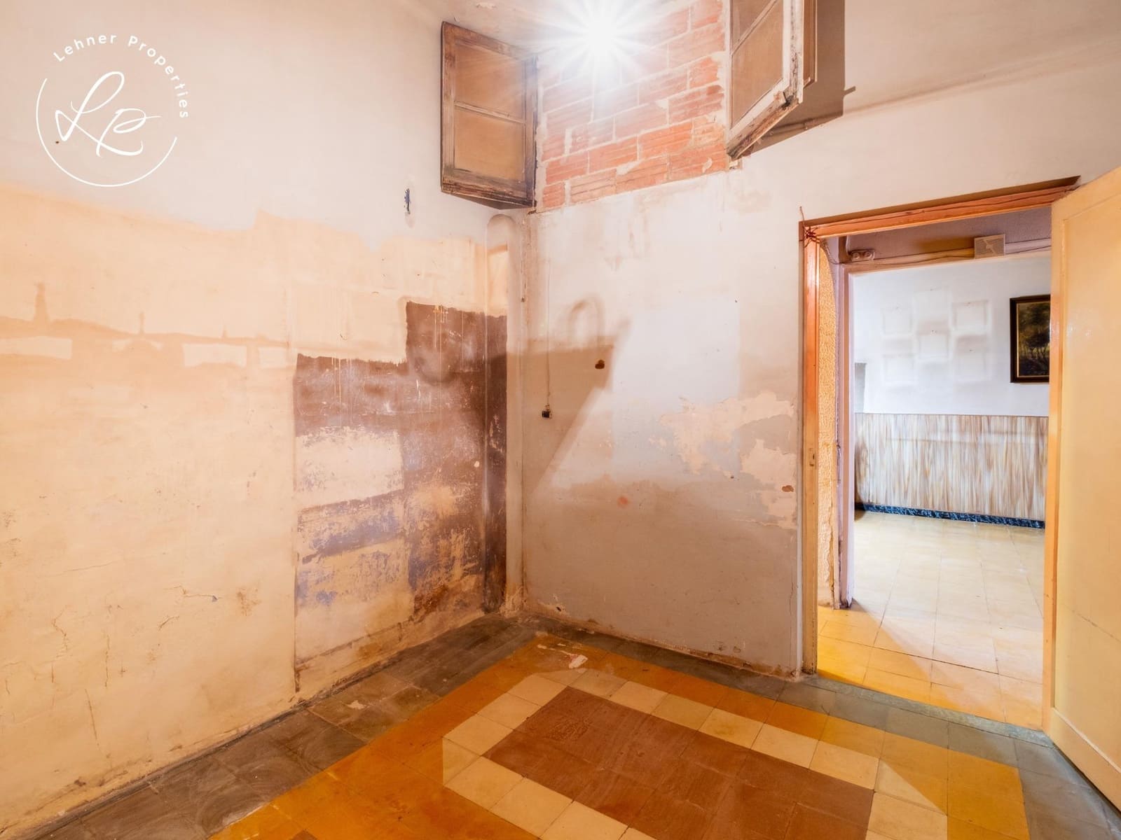 4 bedroom Villa for sale in Figueres with garage - € 205,000 (Ref: 9431694)