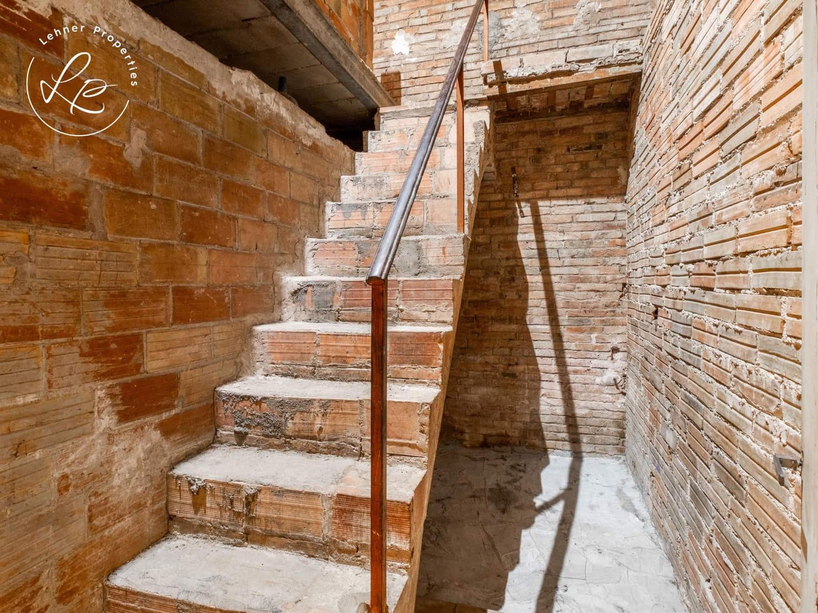 4 bedroom Villa for sale in Figueres with garage - € 205,000 (Ref: 9431694)