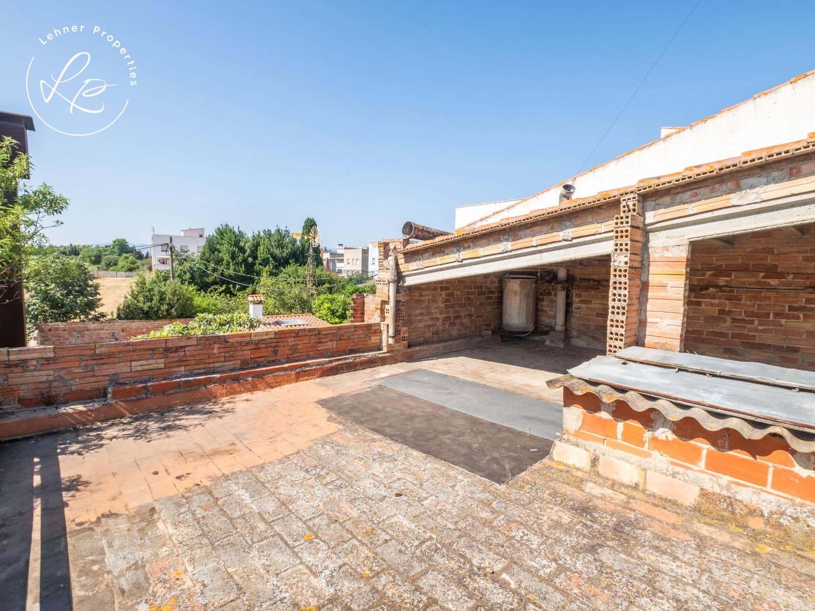 4 bedroom Villa for sale in Figueres with garage - € 205,000 (Ref: 9431694)